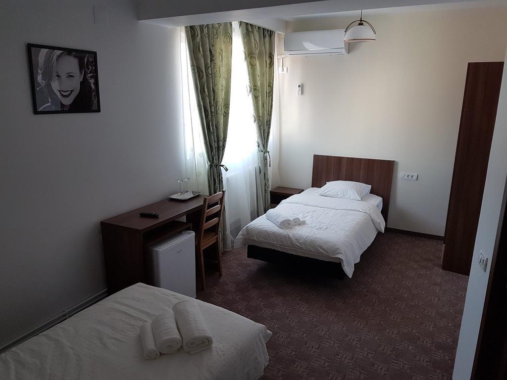 Skyroomshorezu Luaran gambar
