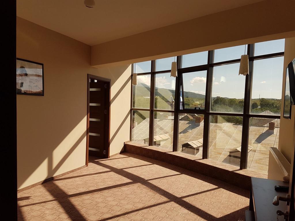 Skyroomshorezu Luaran gambar