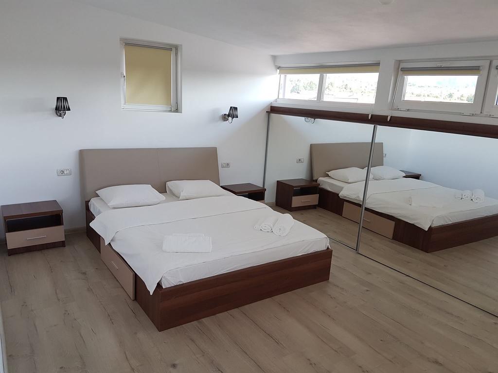 Skyroomshorezu Luaran gambar